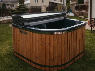 kúpacia kaďa kvadrátová pohľad z rohu